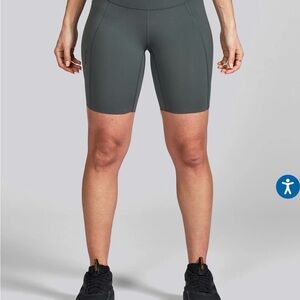 Janji 7 inch Pacer Shorts in Carbon